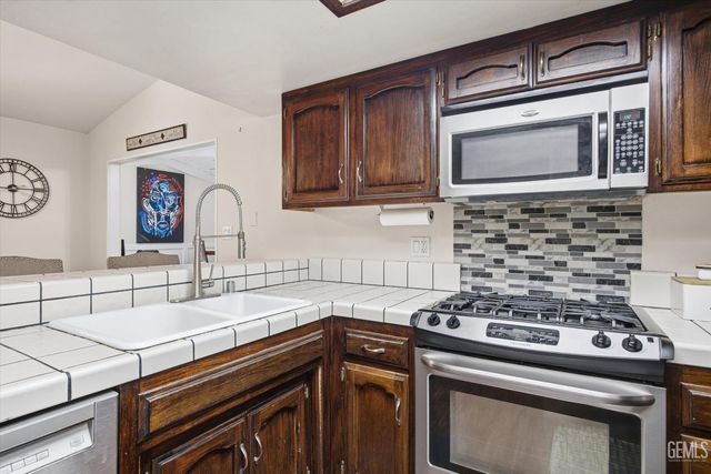 13116 Amanda Court, Bakersfield, CA 93314