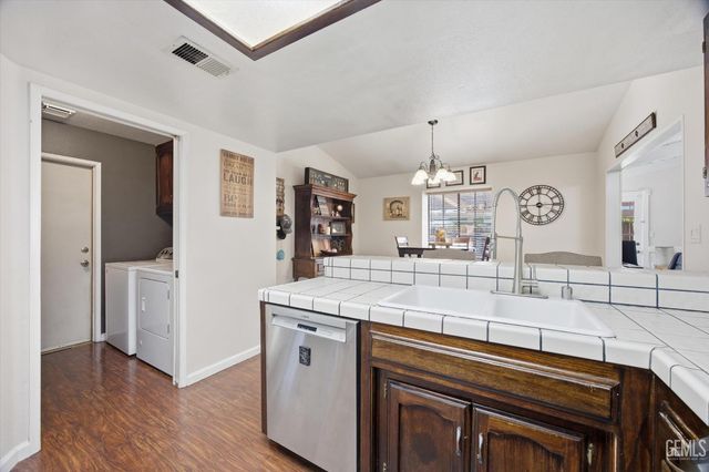 13116 Amanda Court, Bakersfield, CA 93314