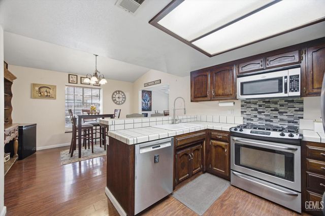 13116 Amanda Court, Bakersfield, CA 93314