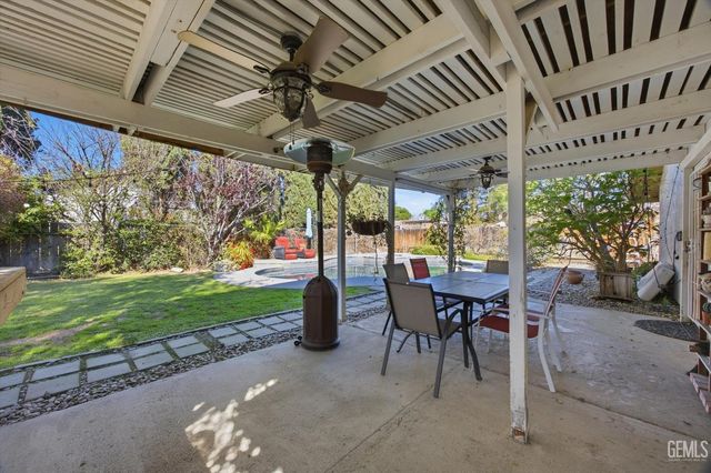 13116 Amanda Court, Bakersfield, CA 93314