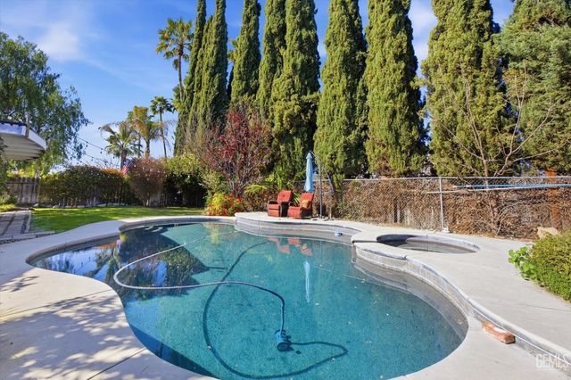 13116 Amanda Court, Bakersfield, CA 93314