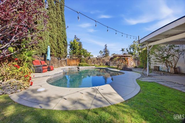 13116 Amanda Court, Bakersfield, CA 93314