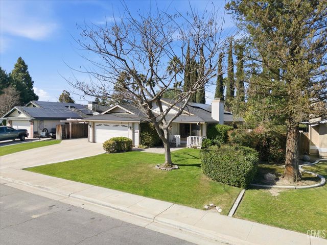 13116 Amanda Court, Bakersfield, CA 93314