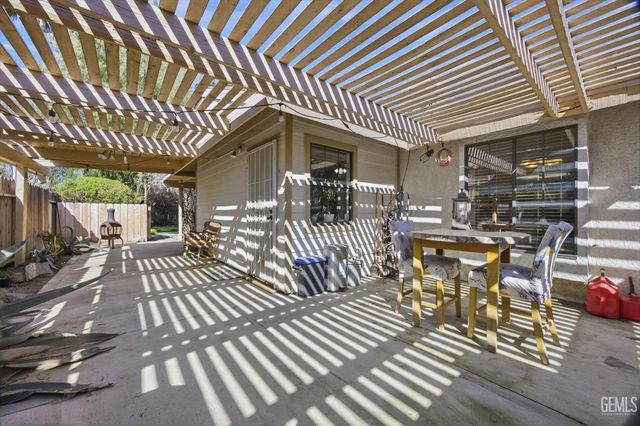 13116 Amanda Court, Bakersfield, CA 93314