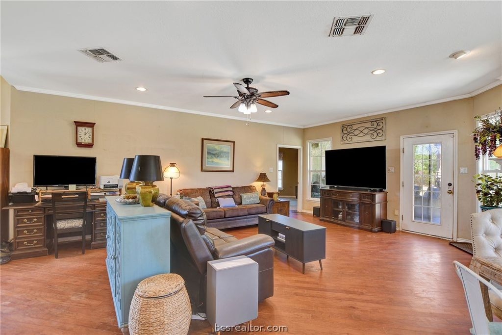 9596 Wallace Road, Midway, TX 75852 — photo 5