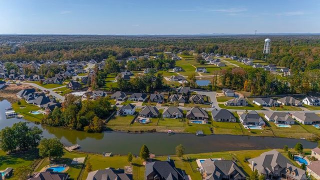 7730 S SHORELINE Boulevard, Benton, AR 72019
