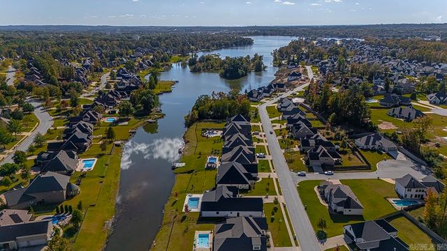 7730 S SHORELINE Boulevard, Benton, AR 72019