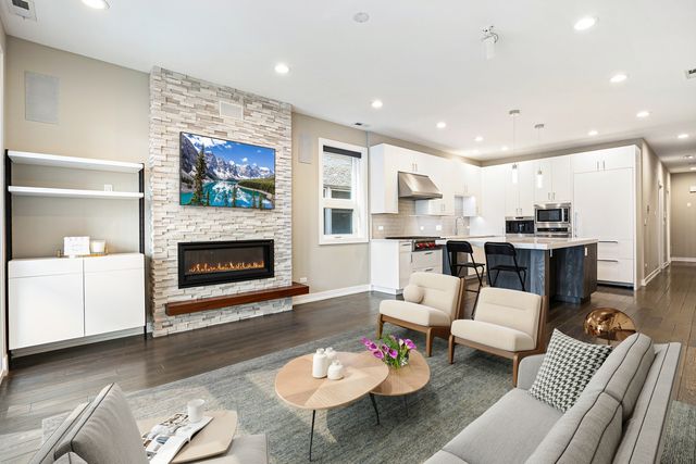 1448 W Erie Street 2, Chicago, IL 60642