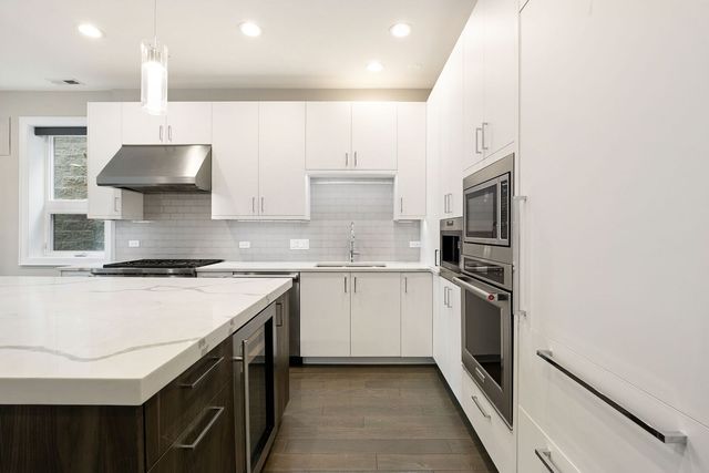 1448 W Erie Street 2, Chicago, IL 60642