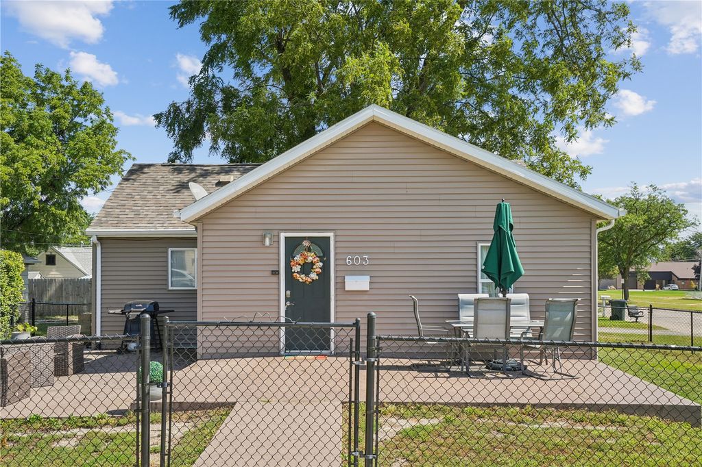 603 15th Street Northwest, Cedar Rapids, IA 52405