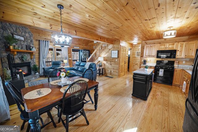 612 Medina Court, Ellijay, GA 30540