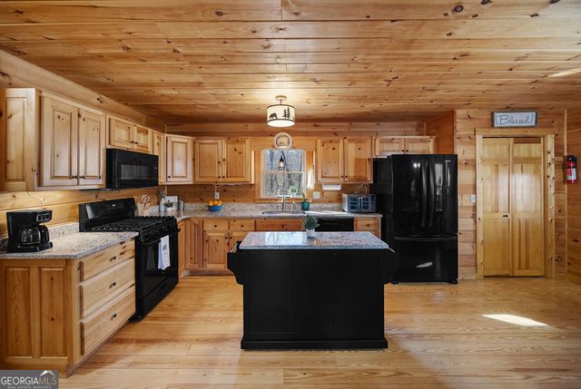 612 Medina Court, Ellijay, GA 30540