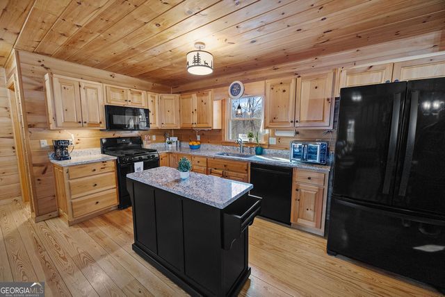 612 Medina Court, Ellijay, GA 30540