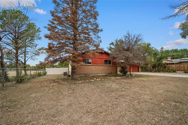 11 Macnaughton Road, Pueblo, CO 81001