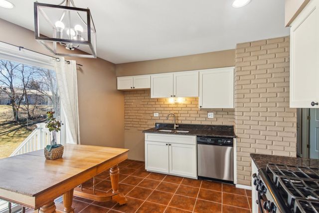 316 Bedford Road, Bolingbrook, IL 60440