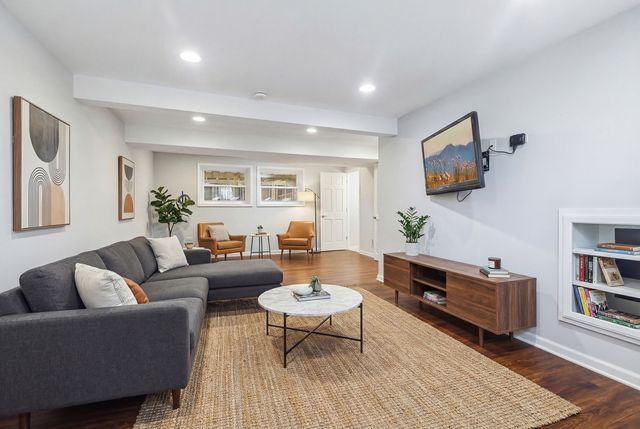 316 Bedford Road, Bolingbrook, IL 60440