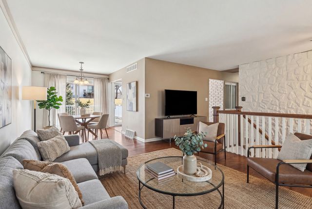 316 Bedford Road, Bolingbrook, IL 60440