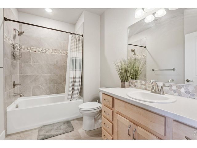 4612 Hahns Peak Dr 302, Loveland, CO 80538