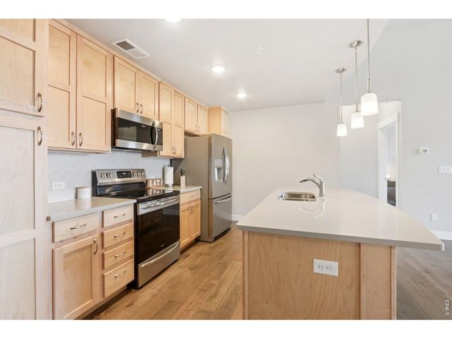 4612 Hahns Peak Dr 302, Loveland, CO 80538