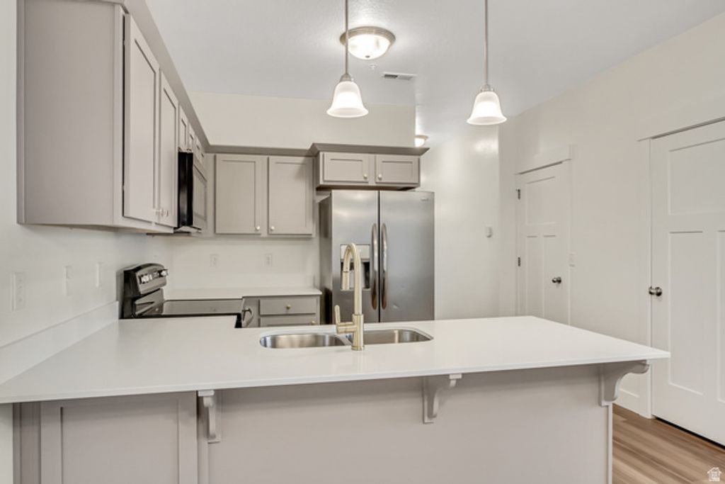 563 N 360 W, Vineyard, UT 84059 — photo 4