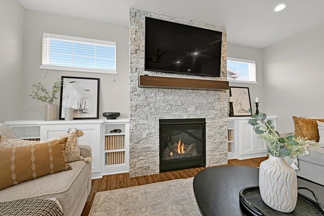 8020 W Preserve PARKWAY, Mequon, WI 53097