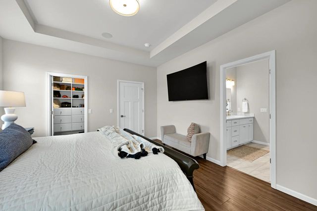 8020 W Preserve PARKWAY, Mequon, WI 53097