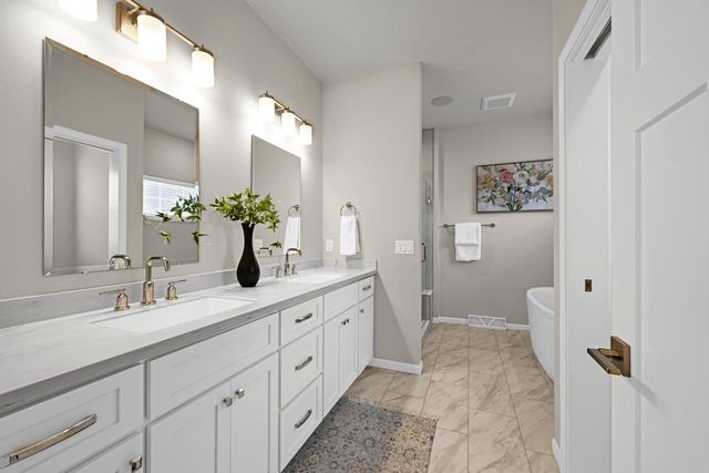 8020 W Preserve PARKWAY, Mequon, WI 53097