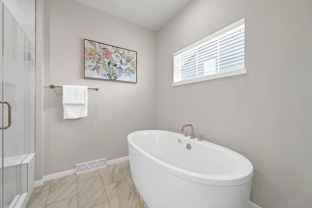 8020 W Preserve PARKWAY, Mequon, WI 53097