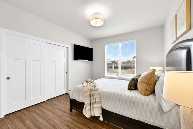 8020 W Preserve PARKWAY, Mequon, WI 53097