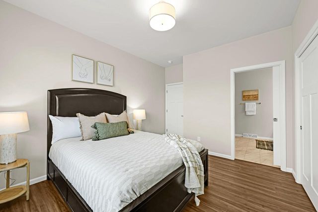 8020 W Preserve PARKWAY, Mequon, WI 53097