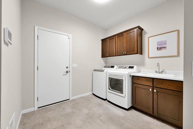 8020 W Preserve PARKWAY, Mequon, WI 53097