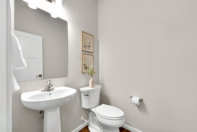 8020 W Preserve PARKWAY, Mequon, WI 53097