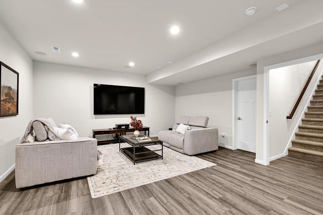 8020 W Preserve PARKWAY, Mequon, WI 53097