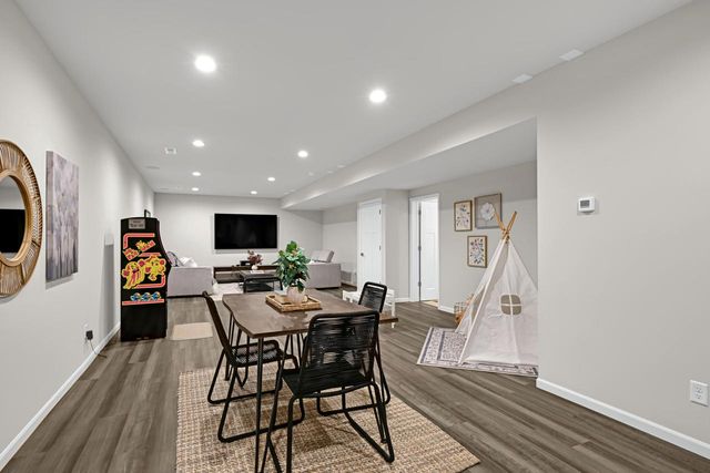 8020 W Preserve PARKWAY, Mequon, WI 53097