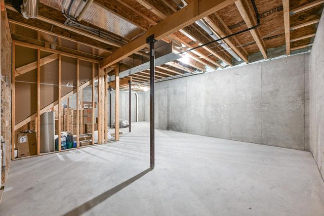 8020 W Preserve PARKWAY, Mequon, WI 53097