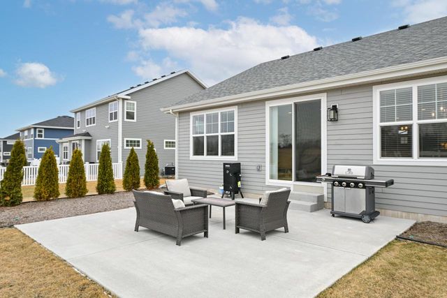 8020 W Preserve PARKWAY, Mequon, WI 53097