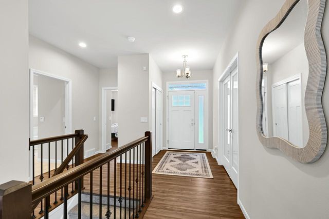 8020 W Preserve PARKWAY, Mequon, WI 53097