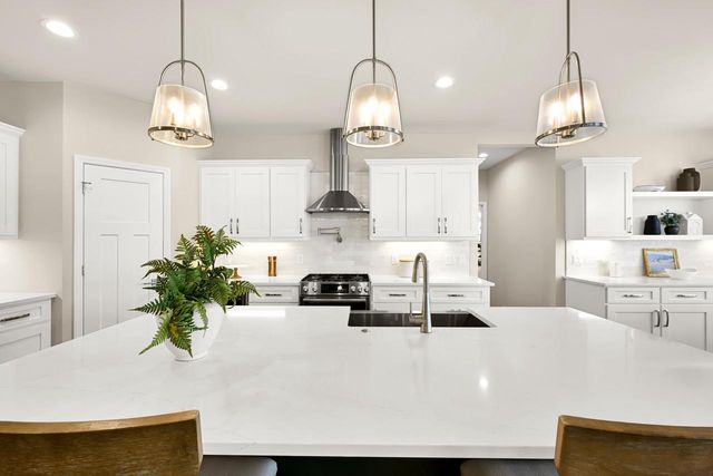 8020 W Preserve PARKWAY, Mequon, WI 53097