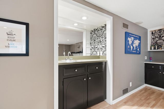 7001 Lanham Lane, Edina, MN 55439
