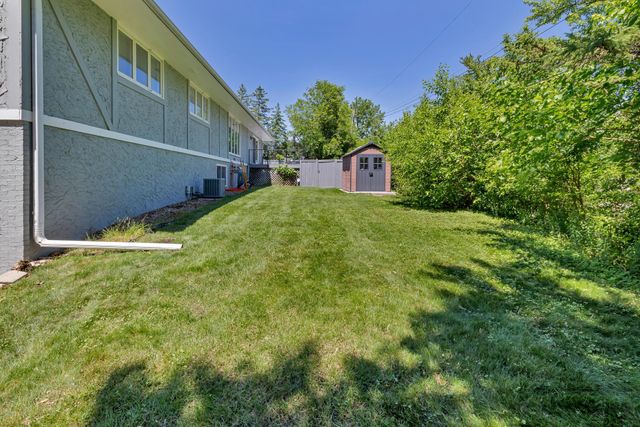 7001 Lanham Lane, Edina, MN 55439