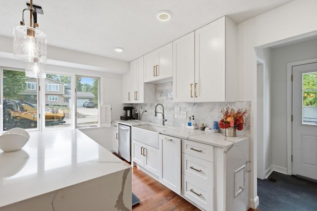 7001 Lanham Lane, Edina, MN 55439
