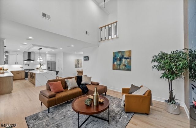 104 Highview Dr, Clifton City, NJ 07013