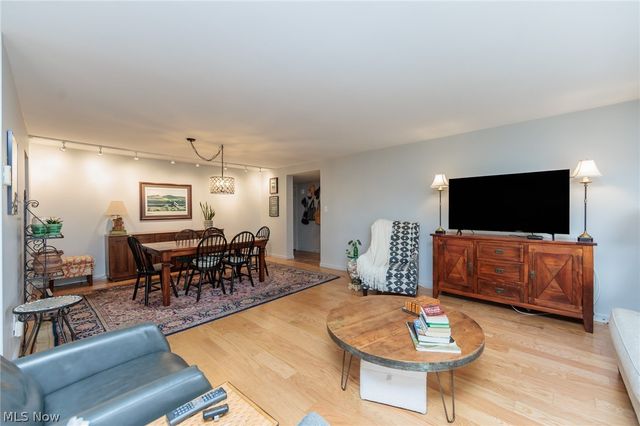 12500 Edgewater Drive 303, Lakewood, OH 44107