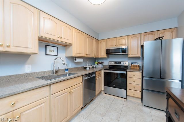 12500 Edgewater Drive 303, Lakewood, OH 44107