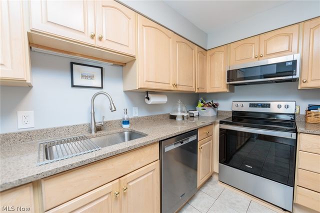 12500 Edgewater Drive 303, Lakewood, OH 44107