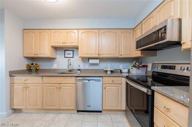 12500 Edgewater Drive 303, Lakewood, OH 44107