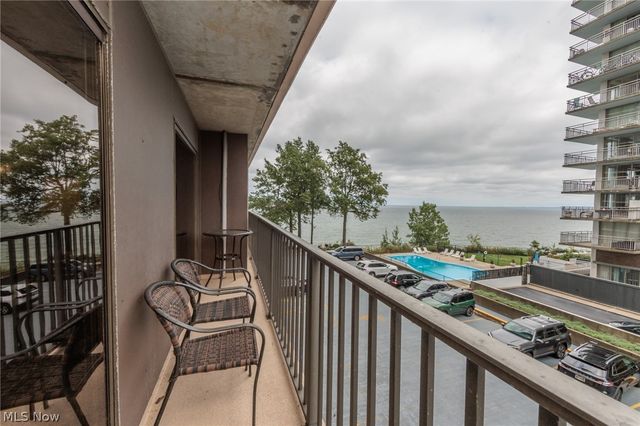 12500 Edgewater Drive 303, Lakewood, OH 44107