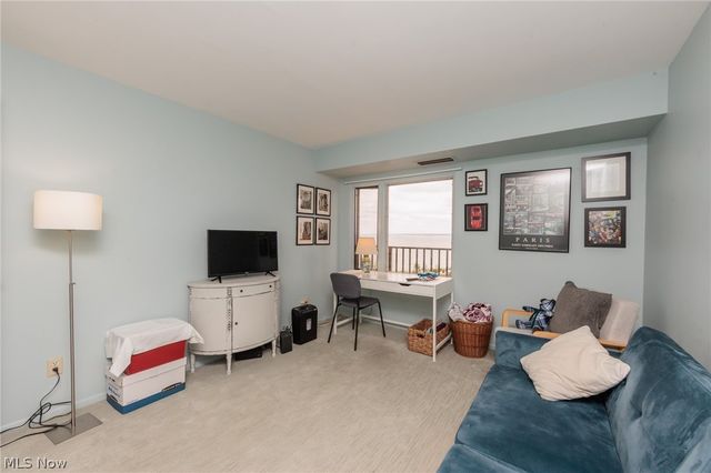 12500 Edgewater Drive 303, Lakewood, OH 44107