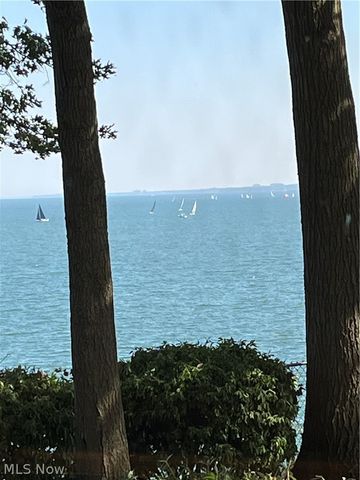 12500 Edgewater Drive 303, Lakewood, OH 44107