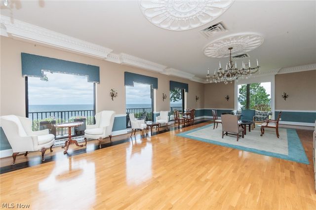 12500 Edgewater Drive 303, Lakewood, OH 44107